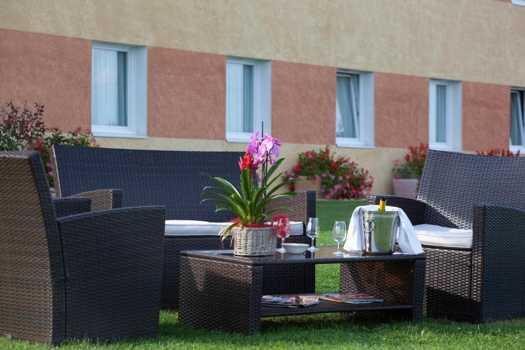 Hotel Le Kolibri ตูร์นุส ภายนอก รูปภาพ
